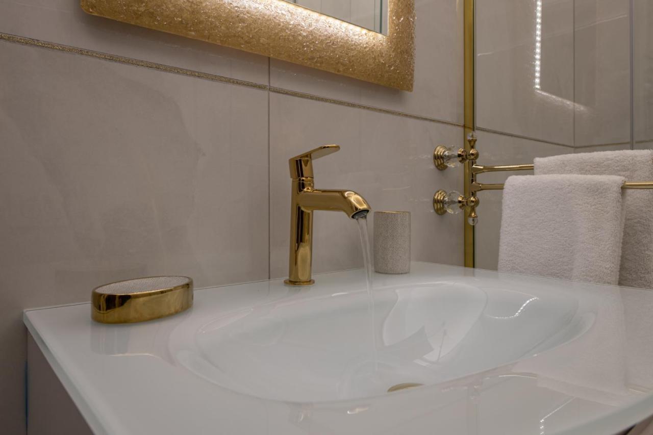 Fashion Apartment Gold Bologna With Jacuzzi & Car Garage Dış mekan fotoğraf